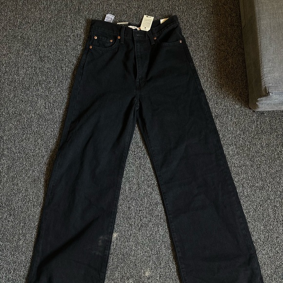 Levi’s Ribcage Wide Leg - Picture 2 of 5